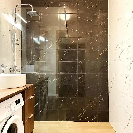 Momoapart - Downtown Tram Depot Apartment