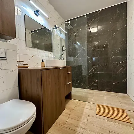 Momoapart - Downtown Tram Depot Apartment
