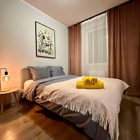 Momoapart - Downtown Tram Depot Apartment *