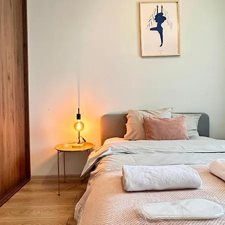 Momoapart - Downtown Tram Depot Apartment