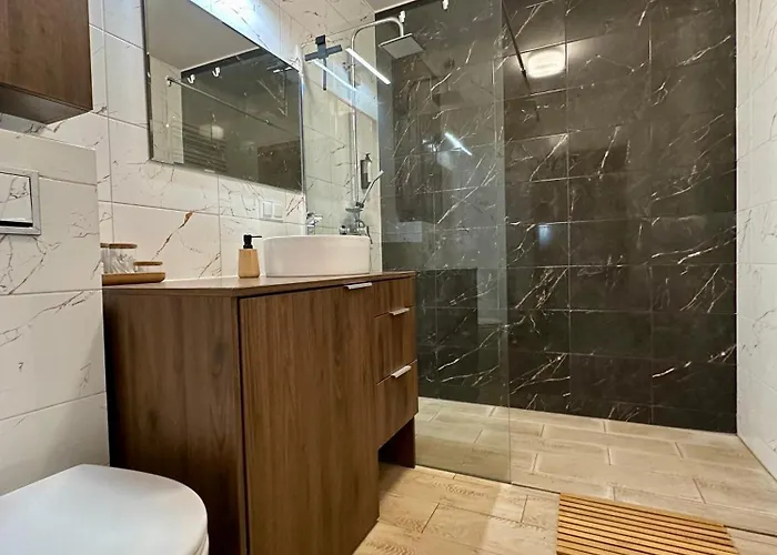 Momoapart - Downtown Tram Depot Apartment