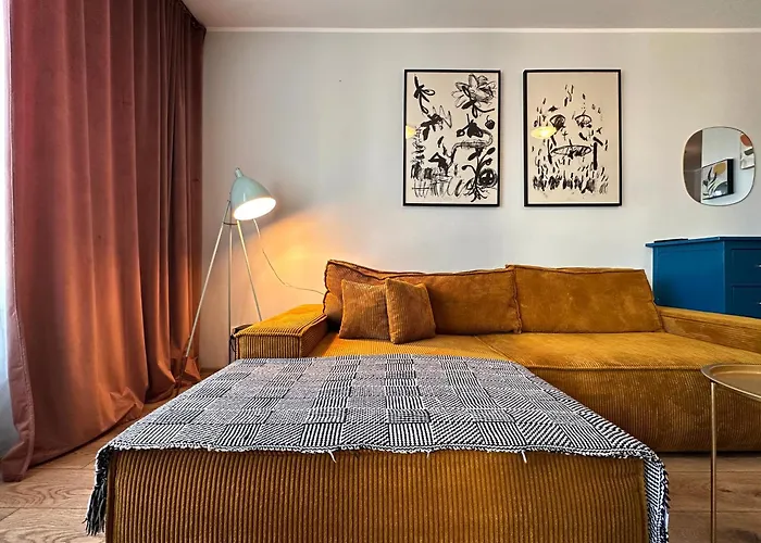 Momoapart - Downtown Tram Depot Apartment *